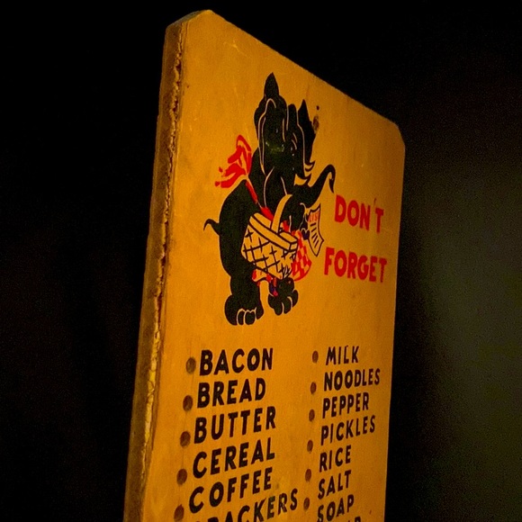 VINTAGE MCM Elephant Wood Peg Board Grocery Reminder - Picture 2 of 4